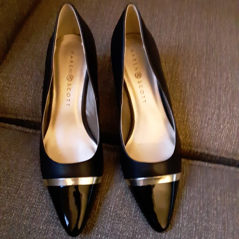 Karen Scott Black & Gold Rease Pumps Nwot - image 2